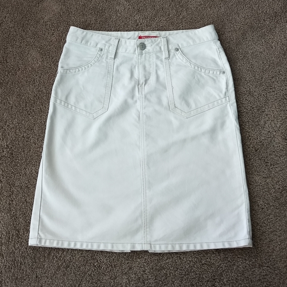 UNIONBAY Dresses & Skirts - UNIONBAY Juniors Khaki Skirt Knee Length Size 5‎